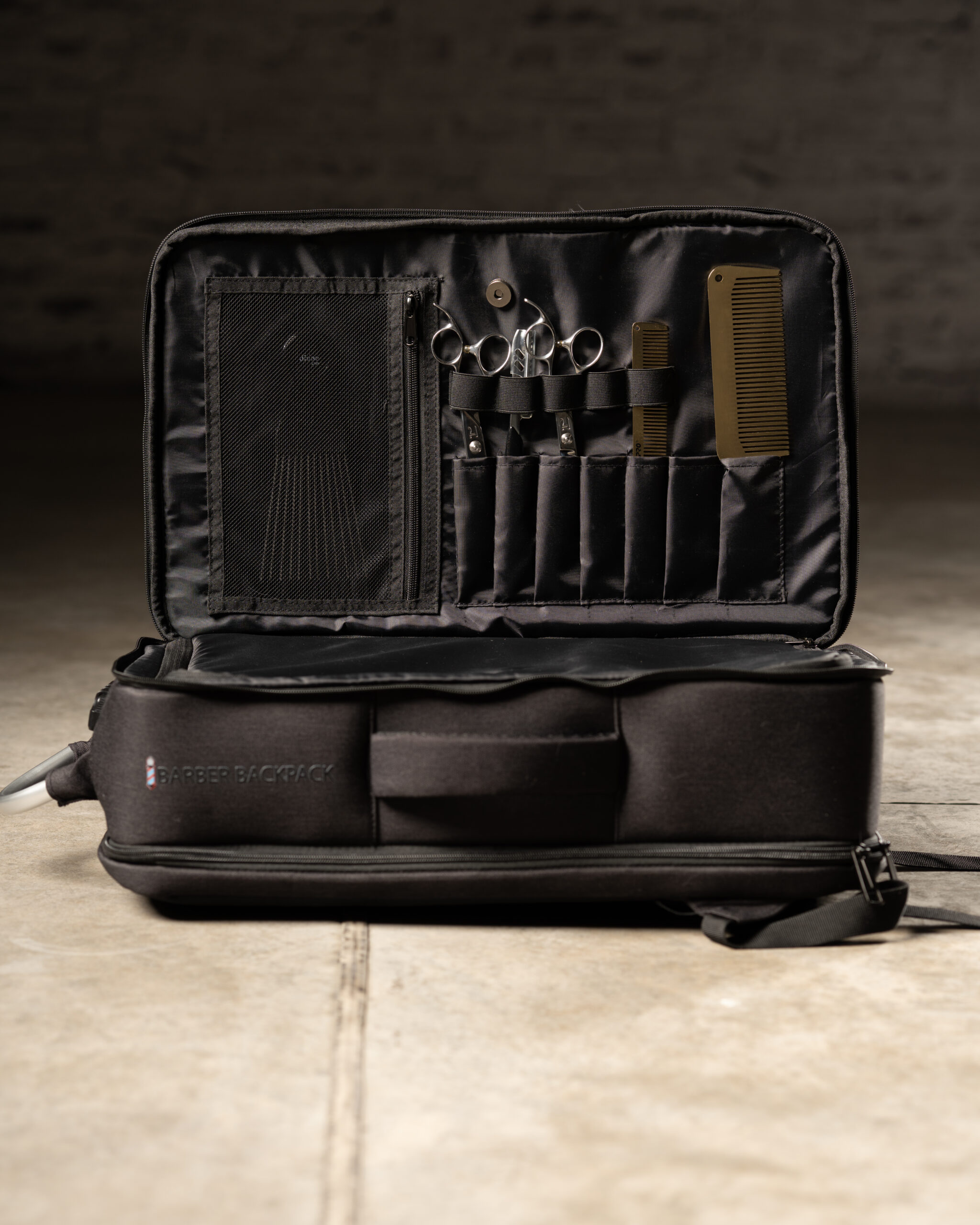 Barber Backpack® - Barber Bag™ pictures - portable barber case travel bag 5
